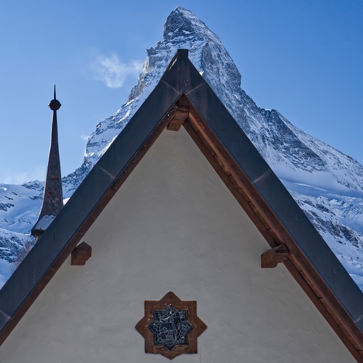 999999_Matterhorn mit Kapelle auf der Riffelalp 0